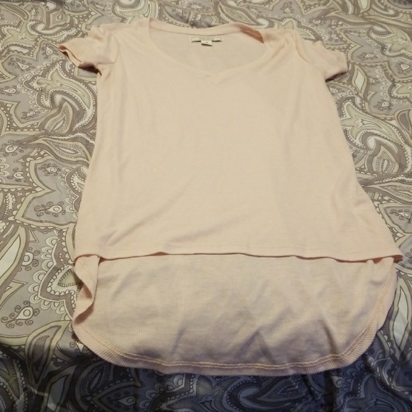 Pink Adam Levine t shirt v neck longer in the back - Picture 1 of 4